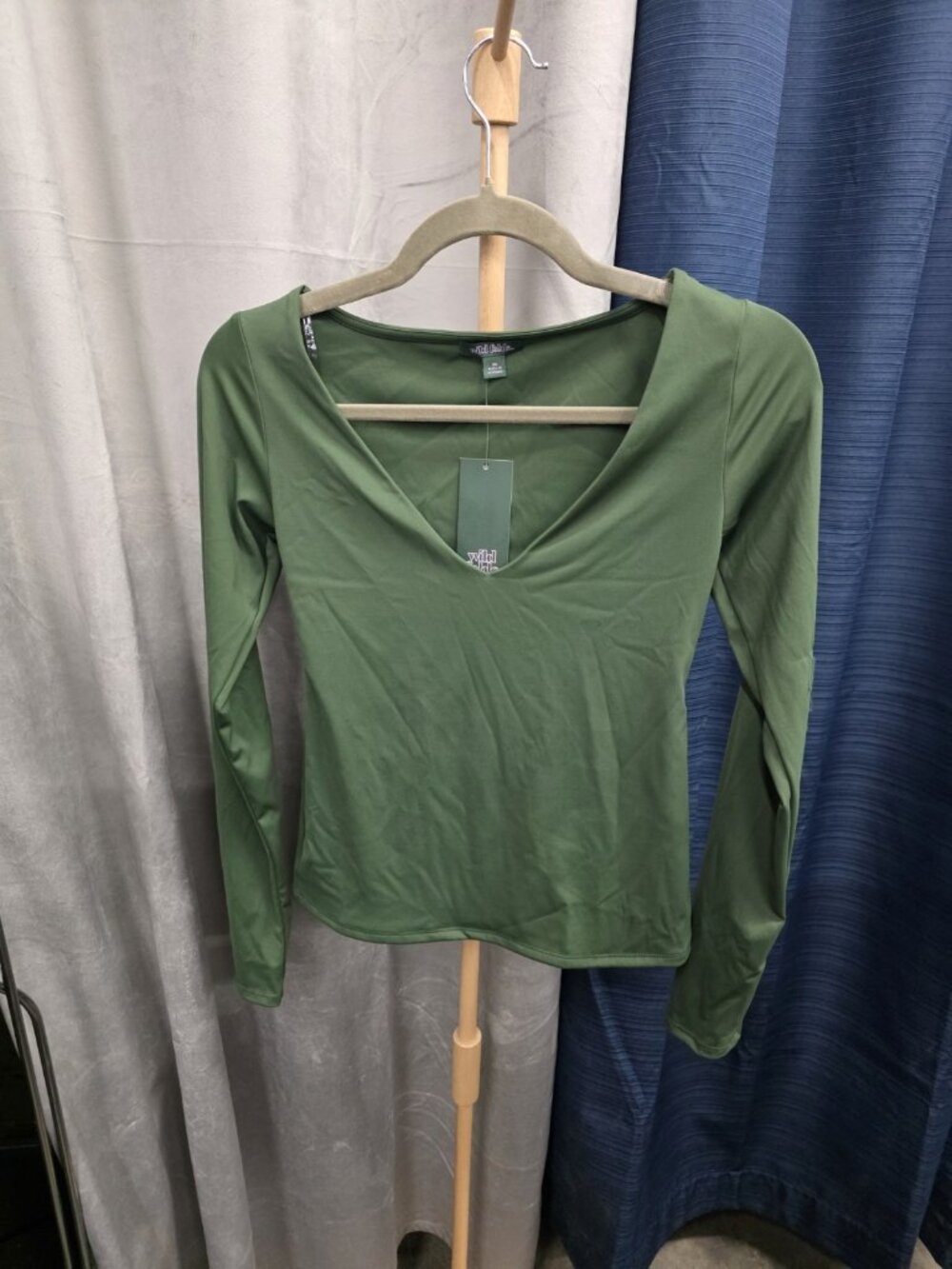 Wild Fable Womens XS Green Cowl Neck Long Sleeve Fitted Stretch Top. WL432